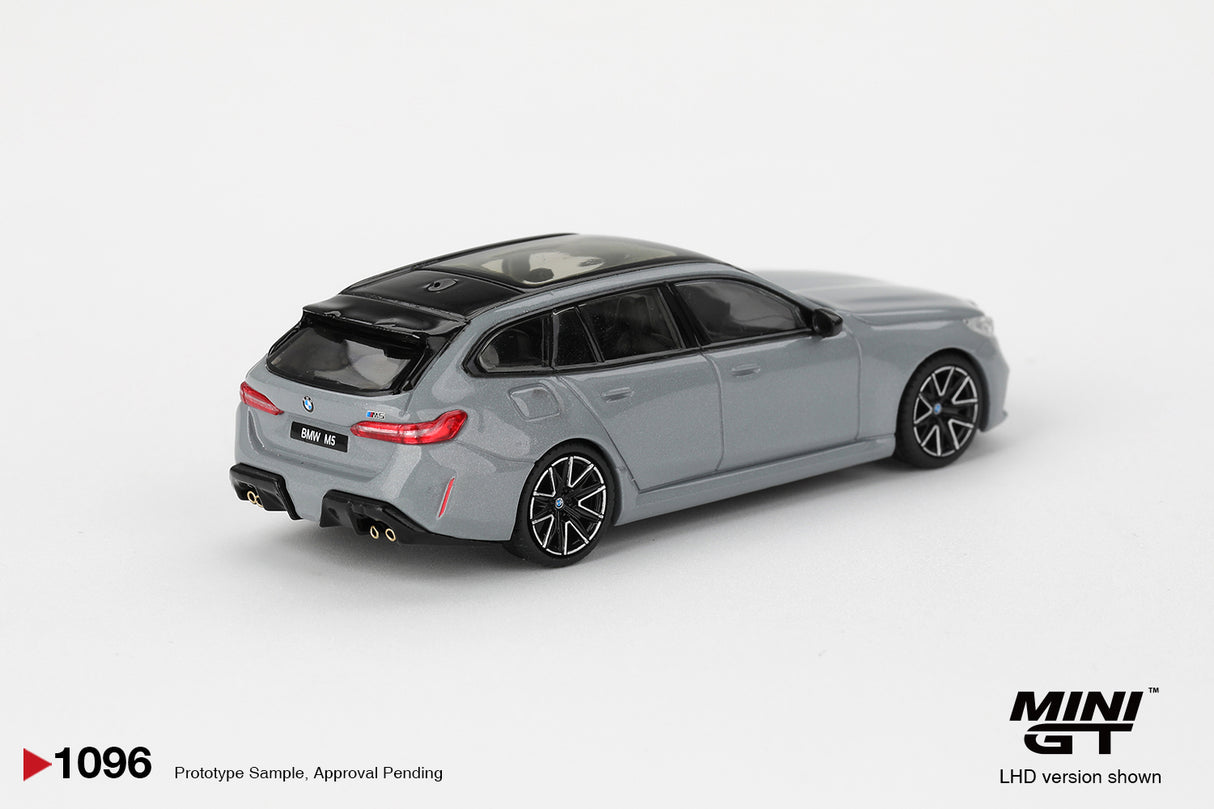 Preorder 17.08.26 BMW M5 Touring Brooklyn Grey Metallic MGT01096