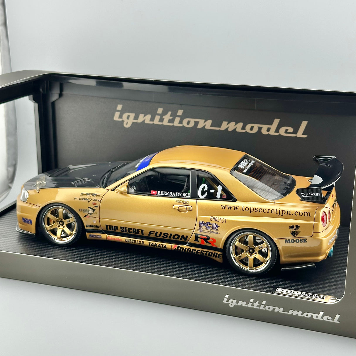 TOP SECRET Nissan Skyline GTR-R34 Gold 1:18 IG3847