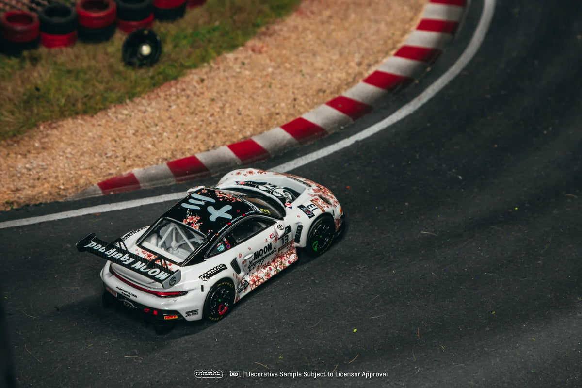 PRÉCOMMANDE 31.10.26 PORSCHE 911 (992) GT3 R #13 SUZUKA 1000KM 2025 avec cartes Tarmac