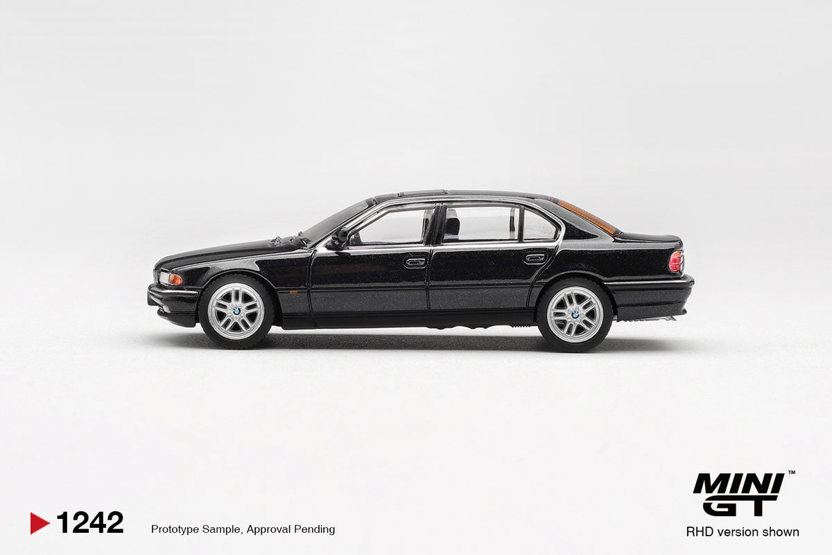 PRÉCOMMANDE 31.10.26 BMW 750IL Black Sapphire MGT01242