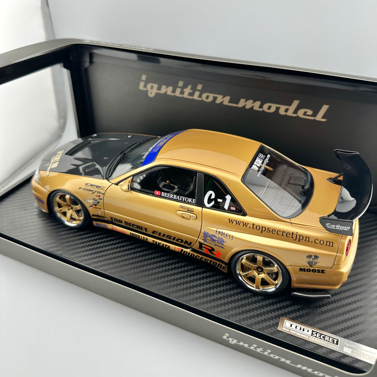 TOP SECRET Nissan Skyline GTR-R34 Gold 1:18 IG3847