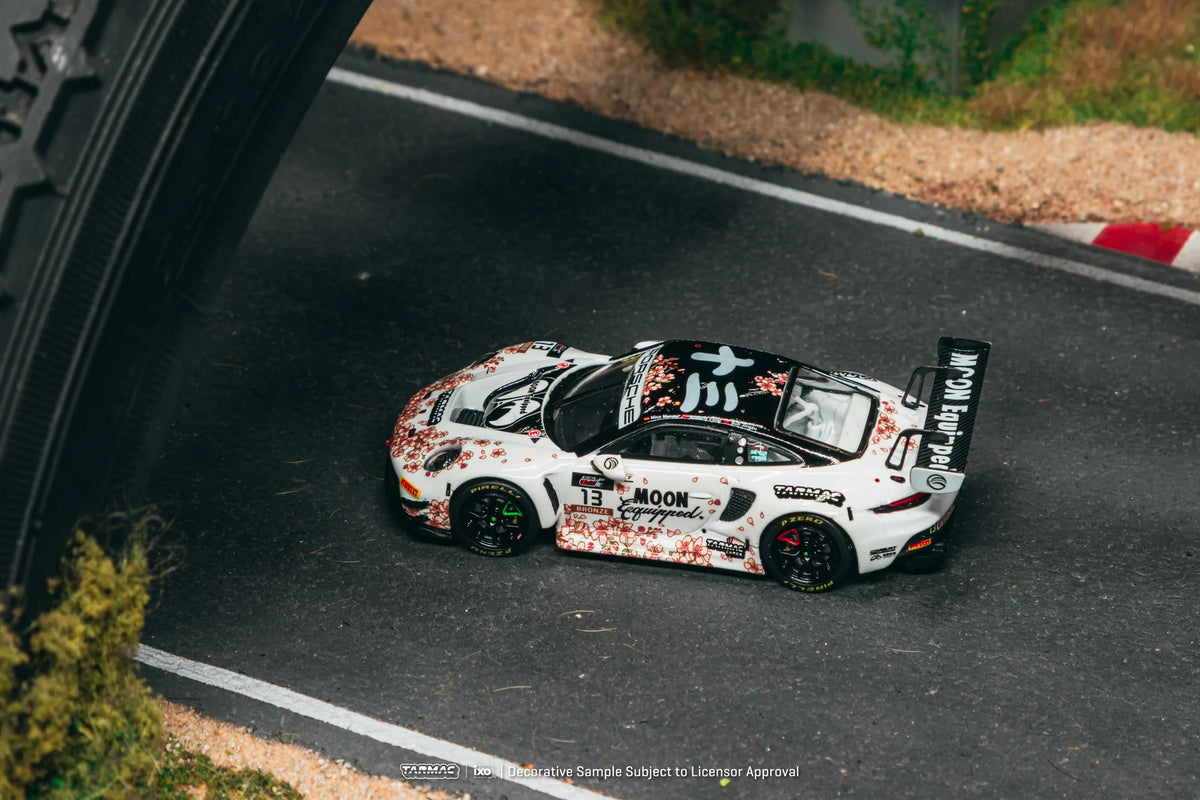PREORDER 31.10.26 PORSCHE 911 (992) GT3 R #13 SUZUKA 1000KM 2025 with Tarmac Cards