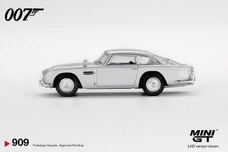 PREORDER 11.09.26 Aston Martin DB5 “Casino Royale” MGT00909