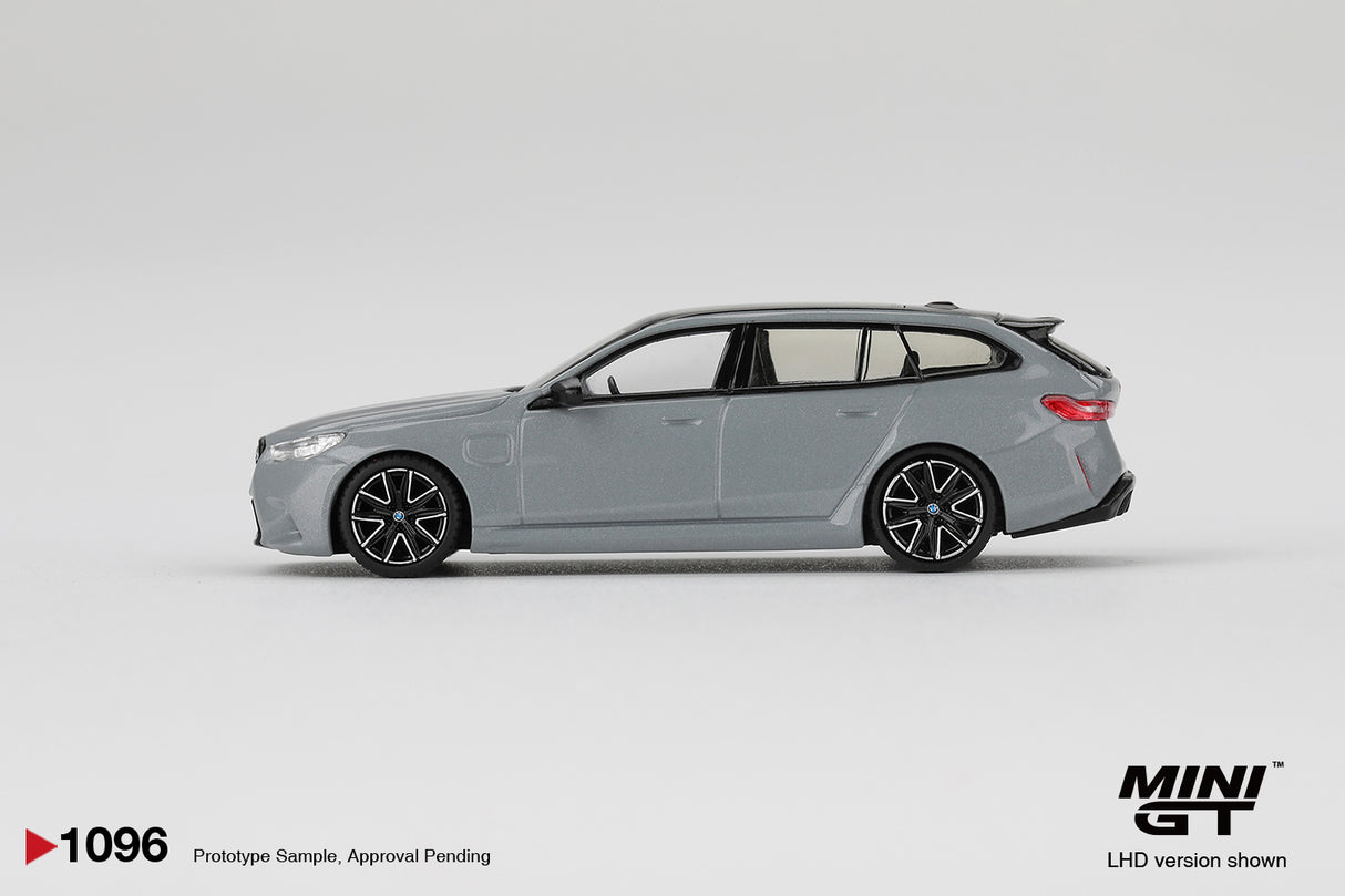 Preorder 17.08.26 BMW M5 Touring Brooklyn Grey Metallic MGT01096